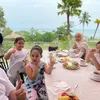 Pasha Ungu Liburan Keluarga Pantai