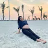 Felicya Angelista dan Caesar Hito ke Pantai