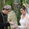 Maxime Bouttier, Luna Maya, Sematkan Cincin, pamer buku nikah