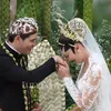 Maxime Bouttier, Luna Maya, Sematkan Cincin, pamer buku nikah