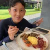 Marcella Zalianty, sepedaan bareng anak