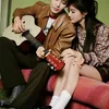 Momen Romantis Saat Bermain Gitar