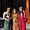 Milen Cyrus pakai kaftan dan kerudung