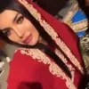Milen Cyrus pakai kaftan dan kerudung