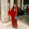 Milen Cyrus pakai kaftan dan kerudung