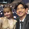 Momen Devano Danendra Foto Bareng Lisa BLACKPINK