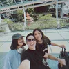 Liburan Keluarga Andrew White dan Nana Mirdad