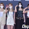 outfit nyentrik aespa di red carpet Gayo Daechukje