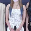 outfit nyentrik aespa di red carpet Gayo Daechukje