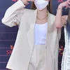 outfit nyentrik aespa di red carpet Gayo Daechukje