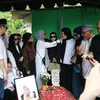 Ayah Mona Ratuliu Meninggal Pemakaman