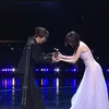 IU menerima penghargaan di Seoul International Drama Awards 2025