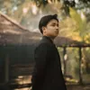 Aksa Uyun tampil dengan beskap hitam