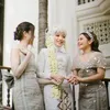 Potret Prilly jadi bridesmaid.