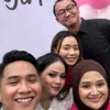 makeup Putri Isnari di acara Gender Reveal