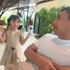 Raditya pakai baju bolong