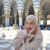 Rebecca Klopper anggun dan kalem saat umrah