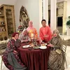 Rieta Amilia buka puasa bersama.