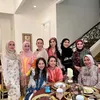 Rieta Amilia bukber di rumah Mayangsari.