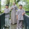 Ririe Fairuz dan anak-anaknya