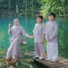 Ririe Fairuz dan anak-anaknya