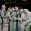 Rossa dan keluarga.
