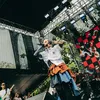 Penampilan Energik di Atas Panggung