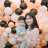 Potret Salshadilla momong baby Syaki.