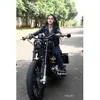 Seleb cantik naik moge