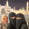 Shireen Sungkar dan Zaskia Sungkar Umrah Bareng