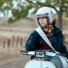 Sintya Marisca touring vespa
