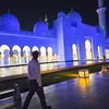 Potret So Ji Sub kunjungi Masjid Agung di Abu Dhabi