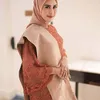 Syahnaz dan Jeje Govinda kondangan