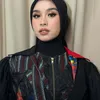 Mila DA7 tampil dengan hijab hitam