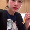Potret The Chanisara saat Coba Seblak