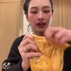 Potret The Chanisara saat Coba Seblak
