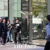 T.O.P syuting di Manhattan