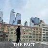 T.O.P syuting di Manhattan