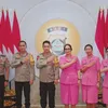 Uut Permatasari dan suami