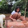 Widuri Anak Dwi Sasono dan Widi Mulia nukang di rumah