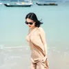 Potret Wika Salim di pantai
