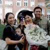 Adik Joshua Suherman wisuda