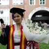 Adik Joshua Suherman wisuda