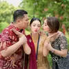 Anak Femmy Permatasari Wisuda
