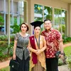 Anak Femmy Permatasari Wisuda