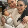 Potret Yuni Shara Momong keponakan.