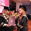 Zee Zee Shahab terima ijazah Wisuda S-3