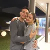 pernikahan seleb, seleb menikah dengan yang lebih muda, berita seleb