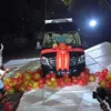 hadiah seleb, seleb beri hadiah orangtuanya