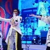 seleb melahirkan, seleb melahirkan langsung nyanyi